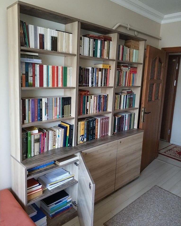 Ölçüye özel imal edilmiş kapaklı kitaplık