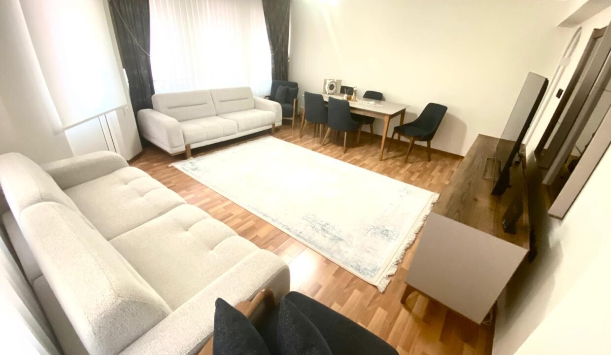 Muradiye merkezde 3+1 satılık dairenin salonu