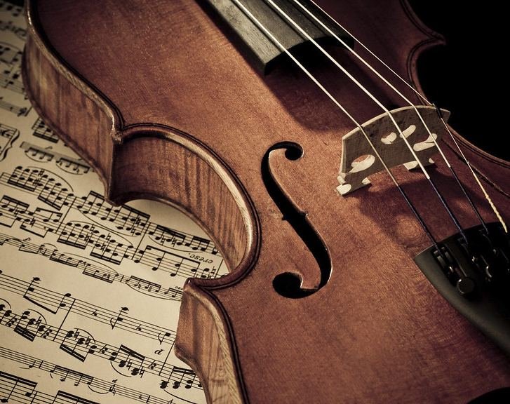 Müzik dersliği ve enstrümanlar
