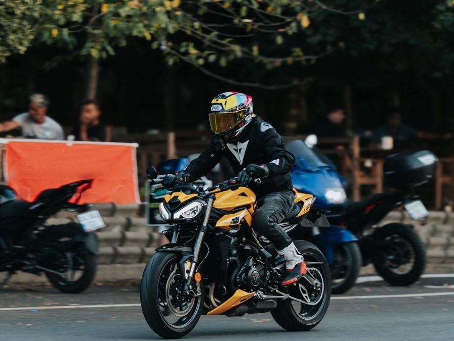 Servis atölyesinde motosiklet