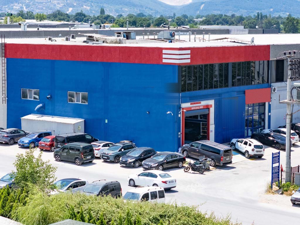 Pusula Oto Servis Nilüfer merkez şube binasının dış görünümü