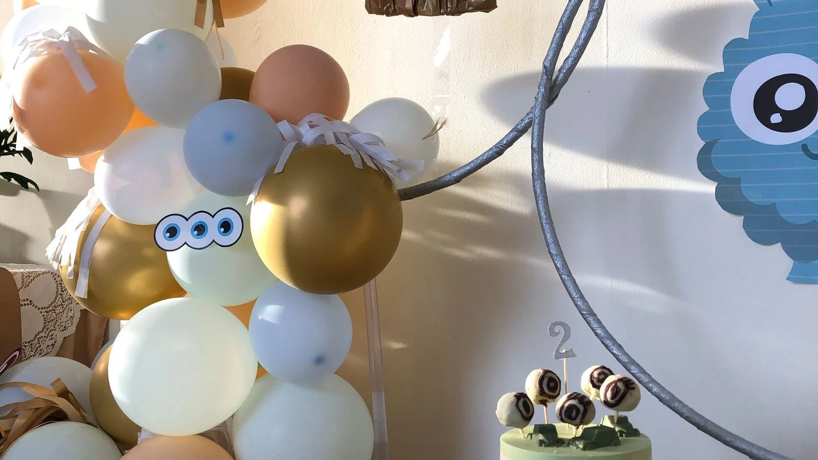 Renkli balon zinciri süsleme