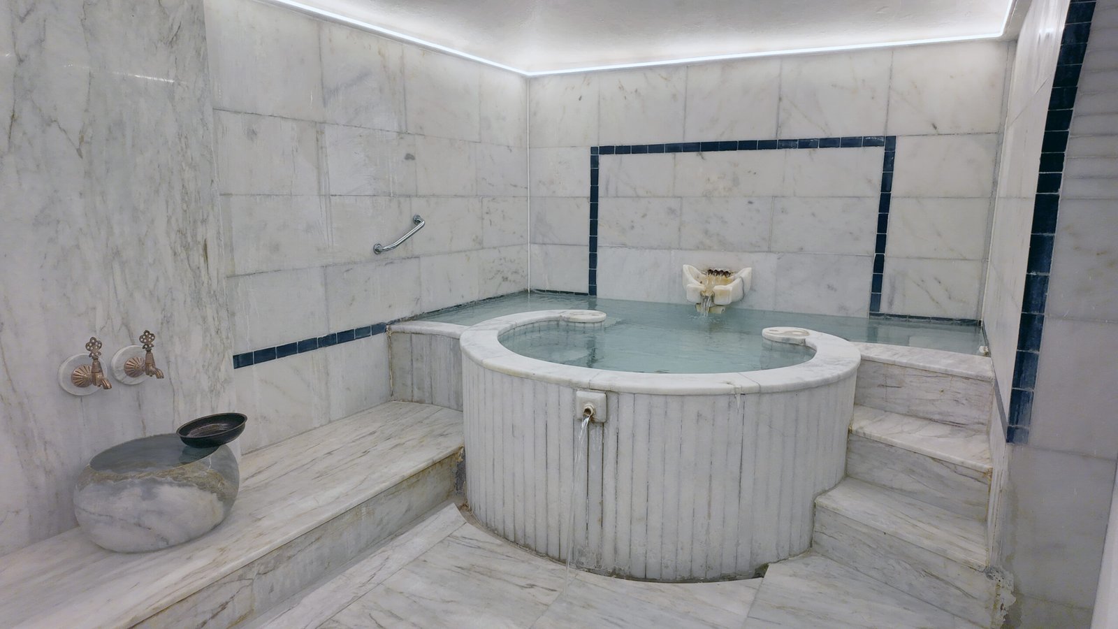 Özel aile termal banyosu — mermer kurna, Termalya Otel Çekirge