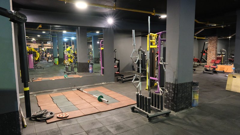 Serbest çalışma alanı ve bar istasyonu