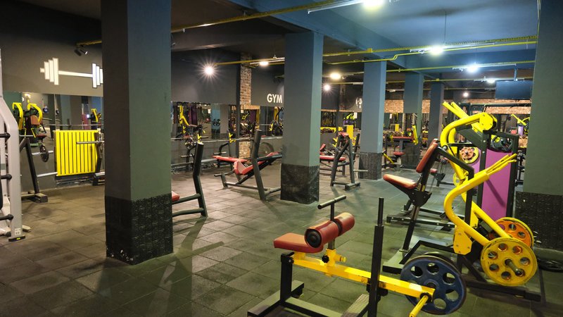 Makine parkuru ve antrenman istasyonları