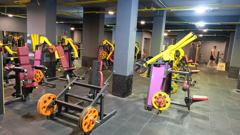 Titan Fitness karşılama ve resepsiyon alanı