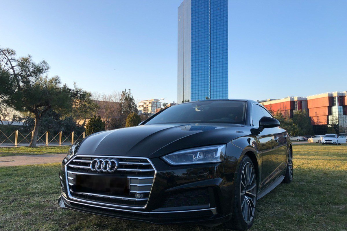 Siyah Audi A5 Sportback