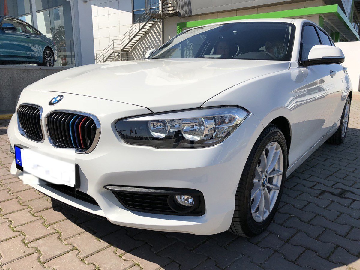 Beyaz BMW 1 Serisi
