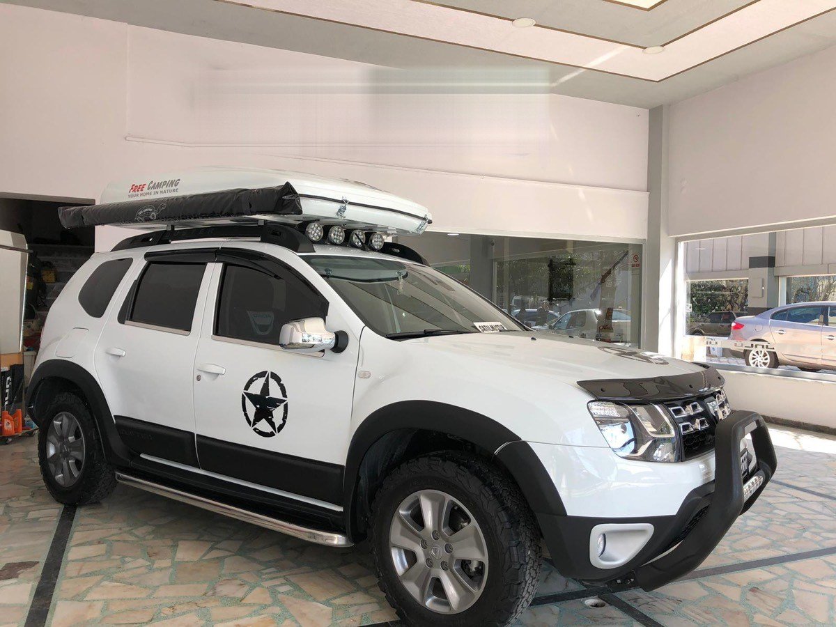 Beyaz Dacia Duster off-road donanımlı