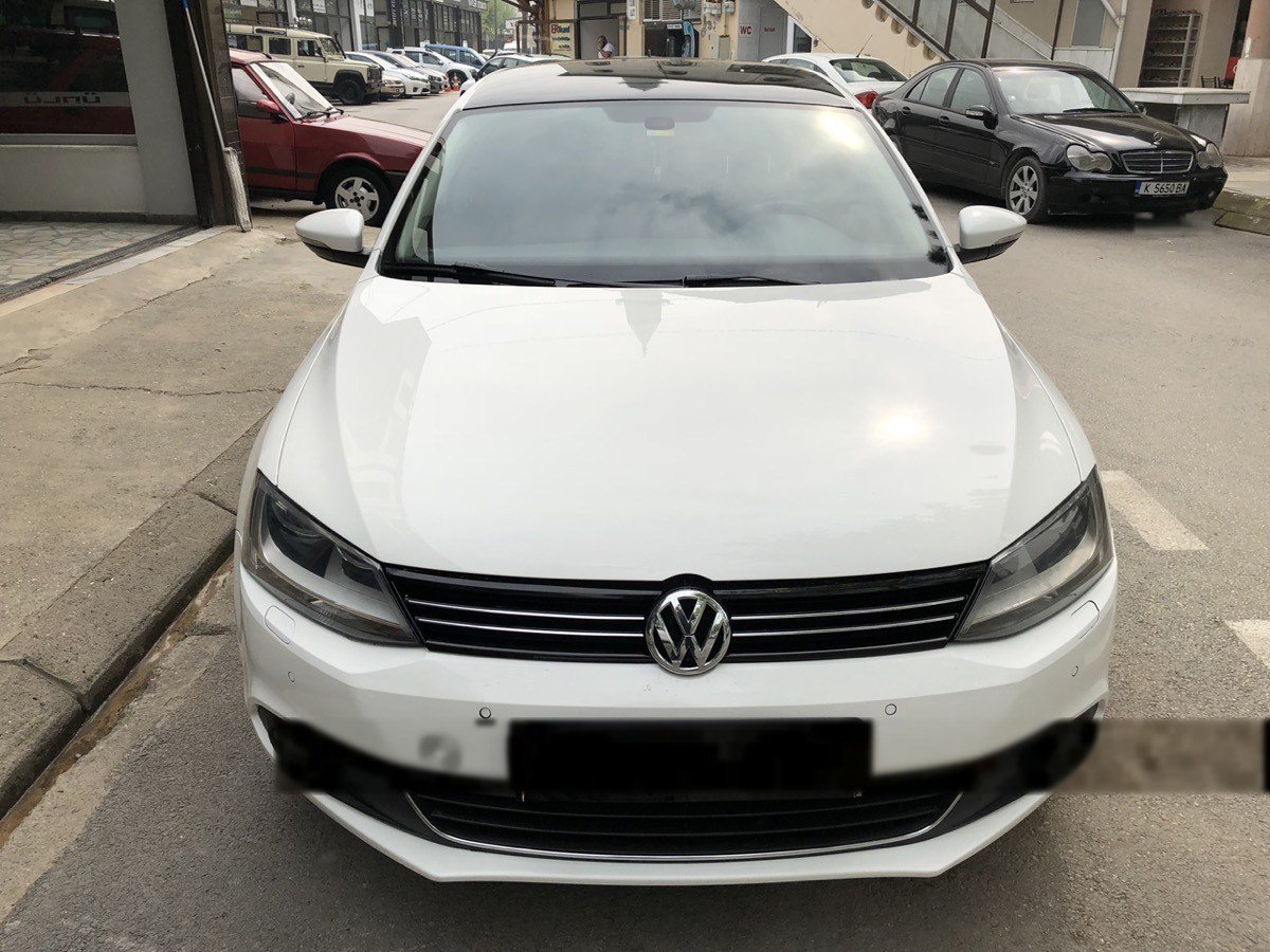 Beyaz Volkswagen Jetta