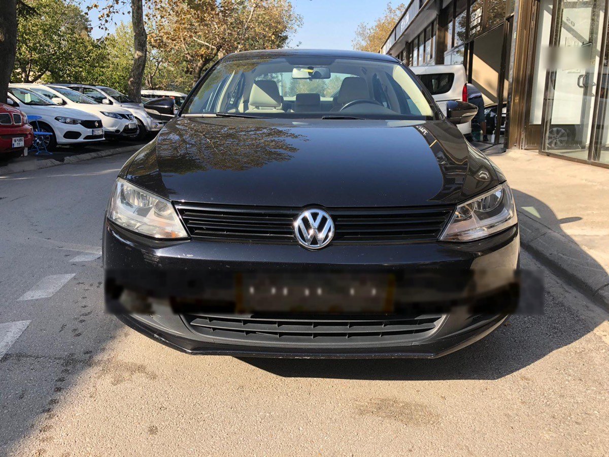 Siyah Volkswagen Jetta