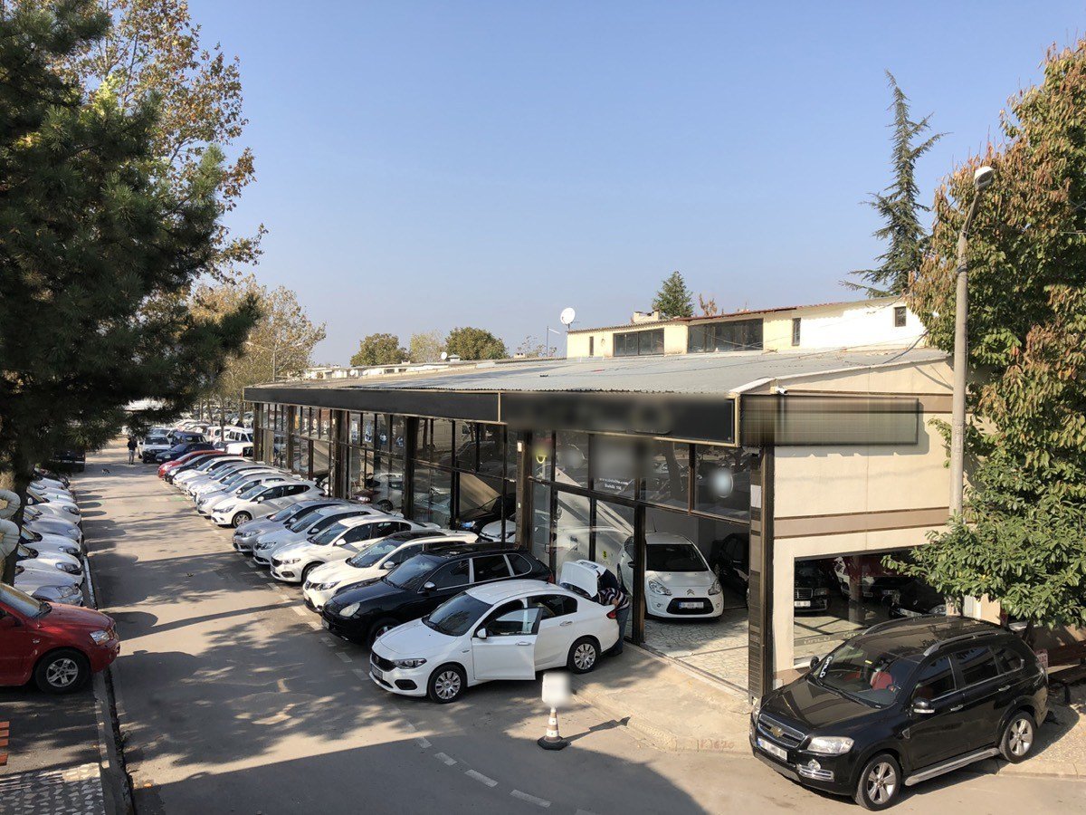 Vitrin Oto Galeri showroom dış görünüm