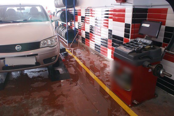 Araç kaldırma liftinde servis işlemi