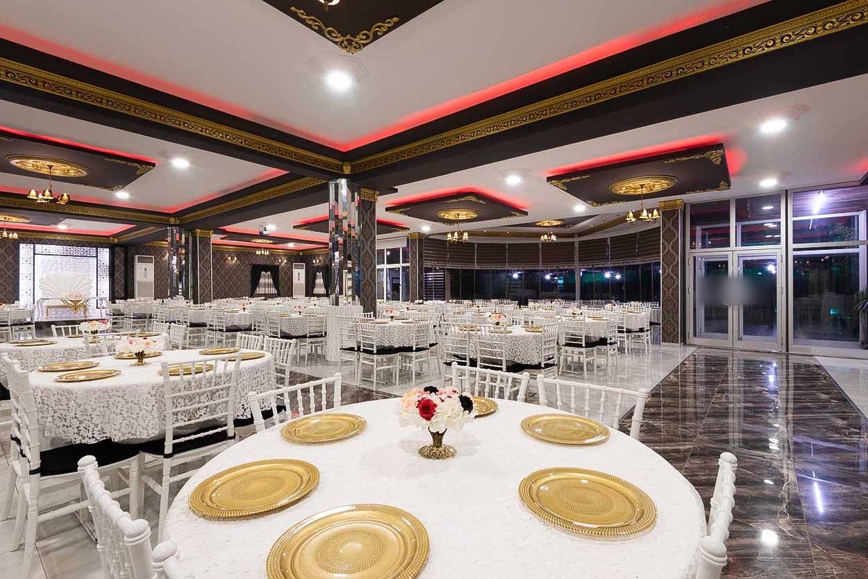 Gold detaylı masa düzeni